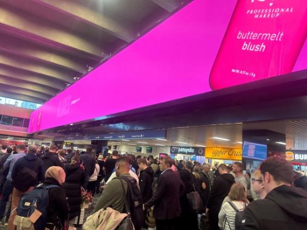 Train passengers brand Euston Station 'Like Squid Games but with a Boots' after day of hellish delays, chaotic queues and even dripping trains https://x.com/barneyronay/status/1837812703542345803/photo/1 https://x.com/The_Hawk_Tweets/status/1837826784865259549/photo/1 https://x.com/OutsideEdge___/status/1837839895034757389/photo/1 https://x.com/ElmerFuddee/status/1837854979341627526/photo/1